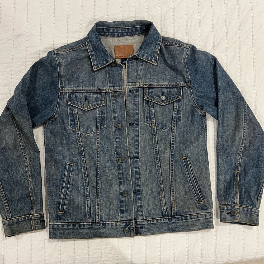 GAP Jean Jacket, great condition, like new.